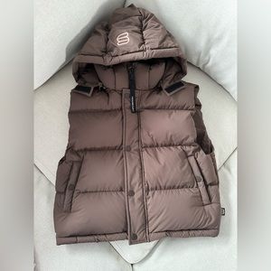 Aritzia Superpuff Vest